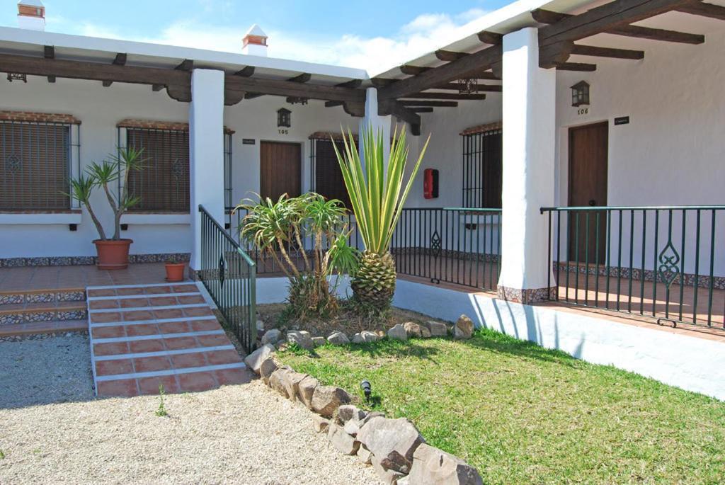 Hacienda Puerto Conil Apartment โกนิล เด ลาฟรอนเตรา ภายนอก รูปภาพ